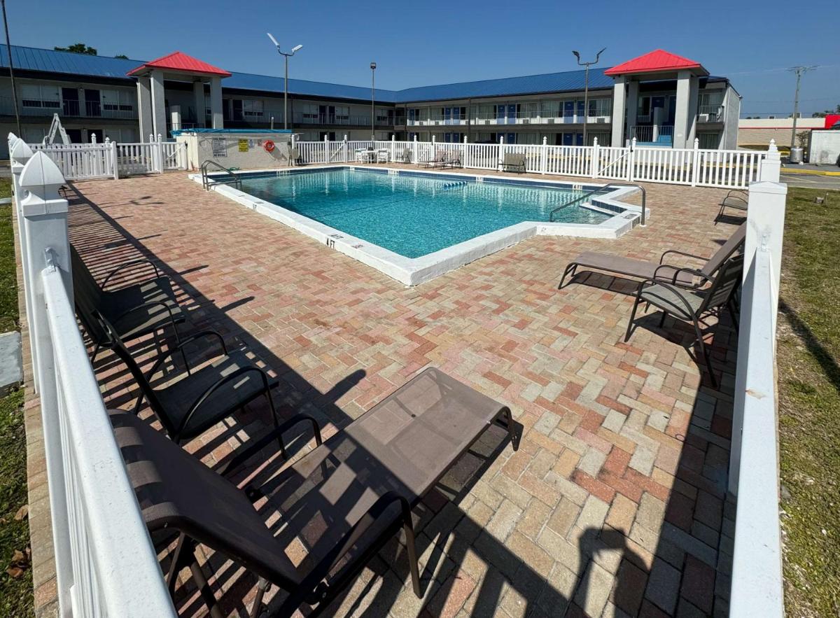 Motel 6 Englewood - main image