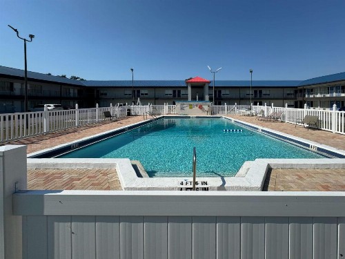 Motel 6 Englewood - image 11