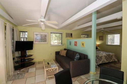 Grove City Motel - image 13