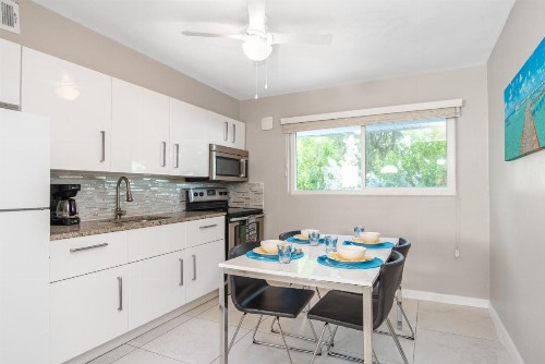 Island House - image 21