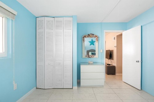Island House - image 22