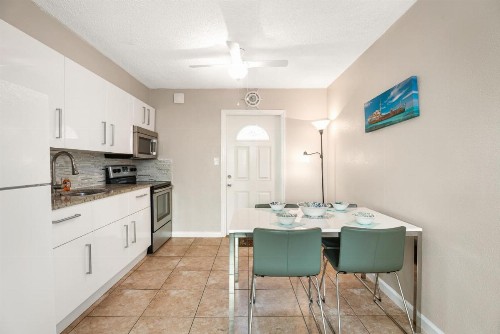 Island House - image 38