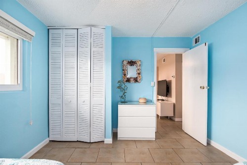 Island House - image 42