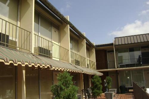 Western Inn and Suites - image 1