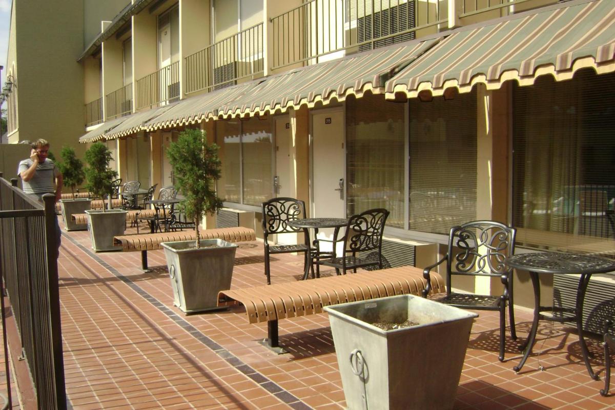 Western Inn and Suites - image 2