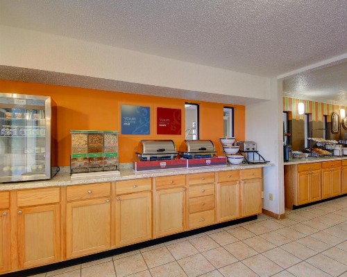 Western Inn and Suites - image 5