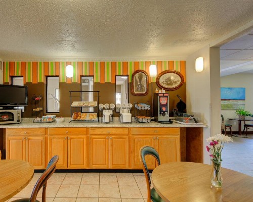 Western Inn and Suites - image 6
