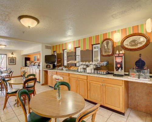 Western Inn and Suites - image 7