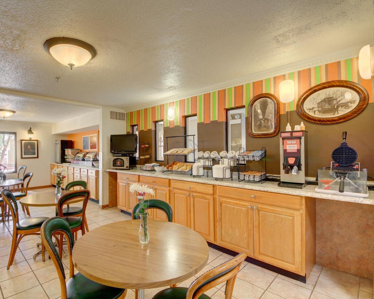 Western Inn and Suites - image 7