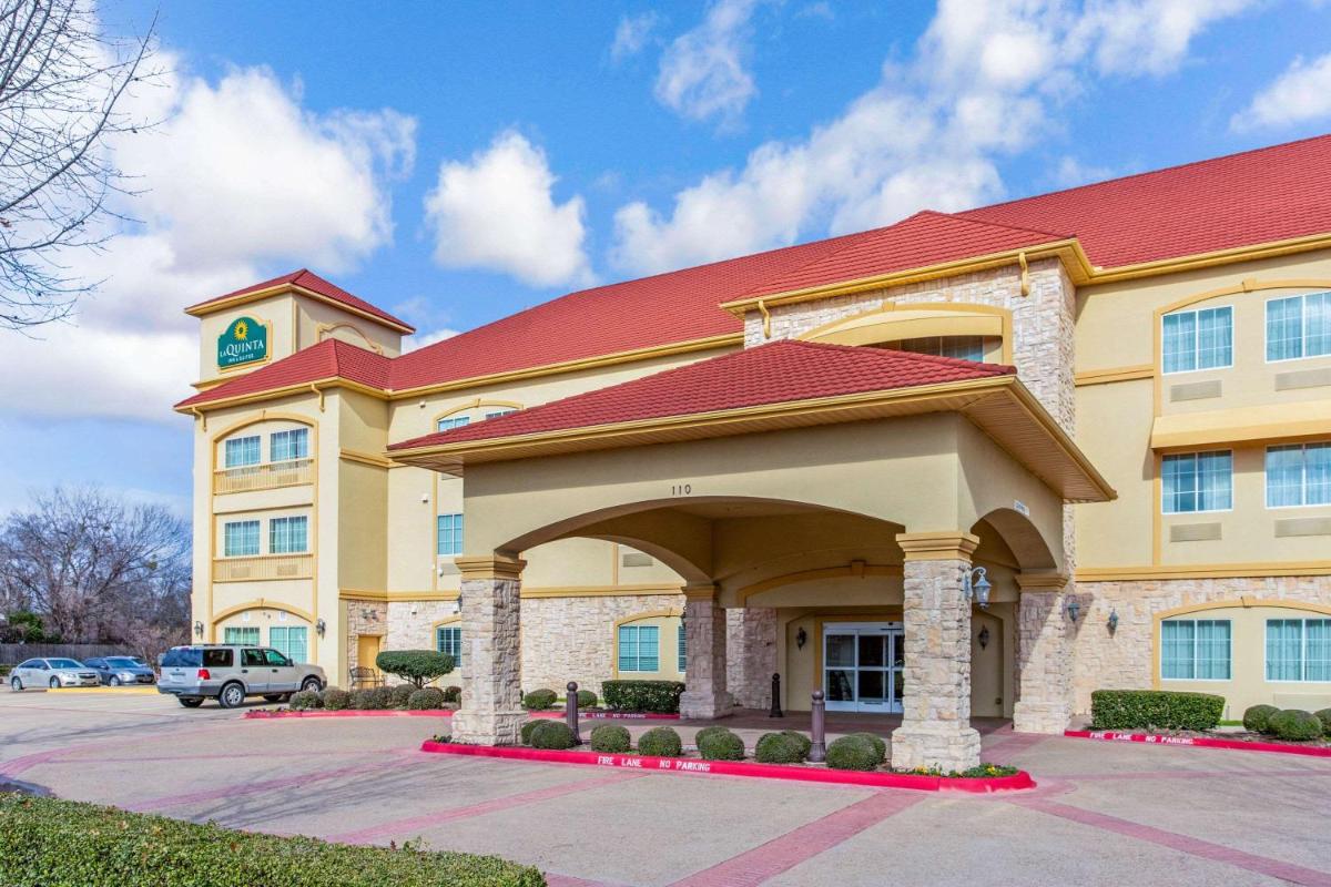 La Quinta by Wyndham Ennis - main image