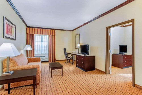 La Quinta by Wyndham Ennis - image 25