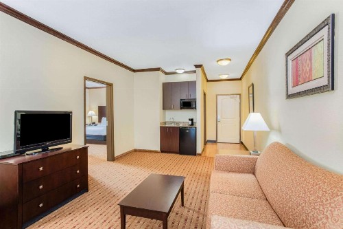 La Quinta by Wyndham Ennis - image 26