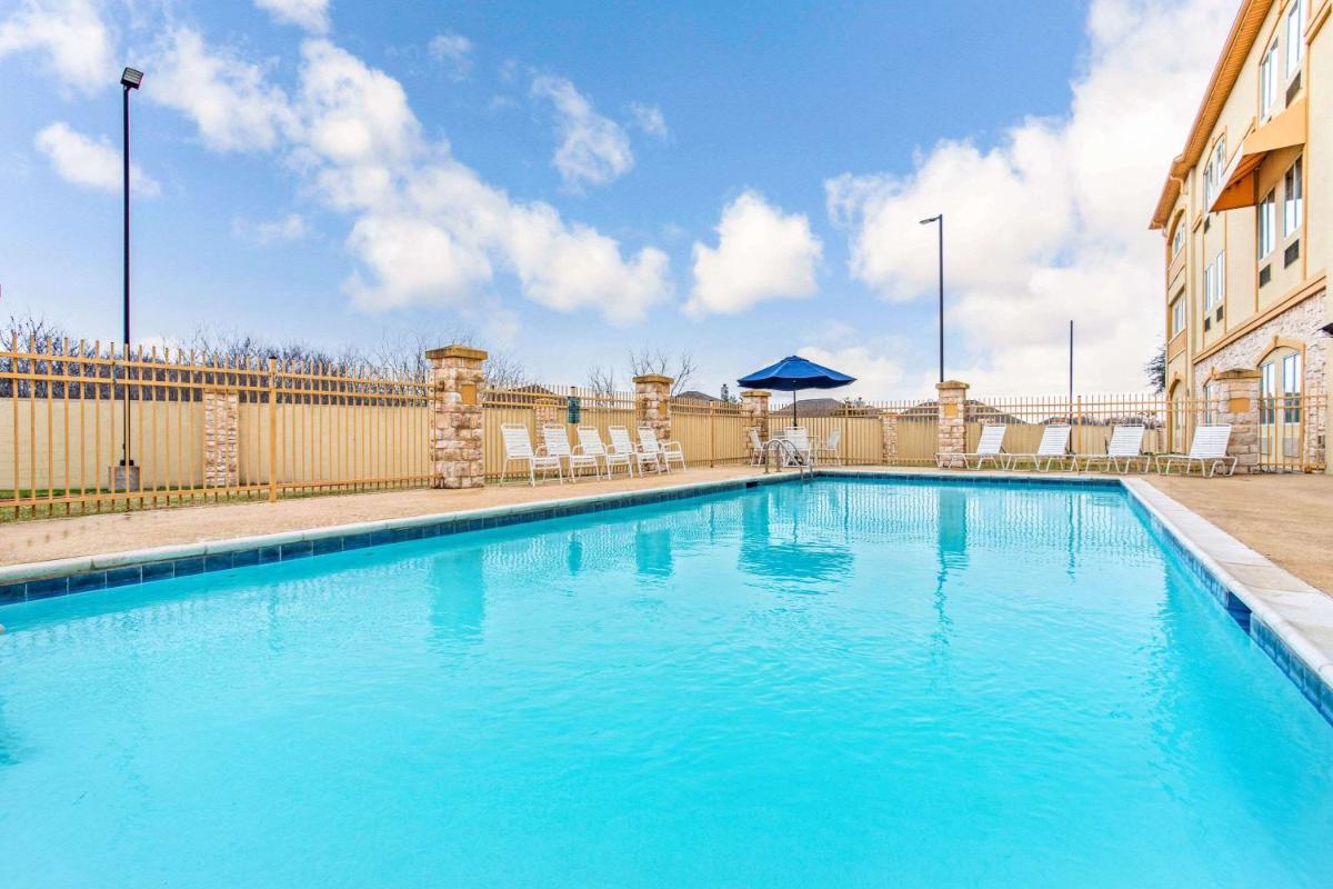 La Quinta by Wyndham Ennis - image 7