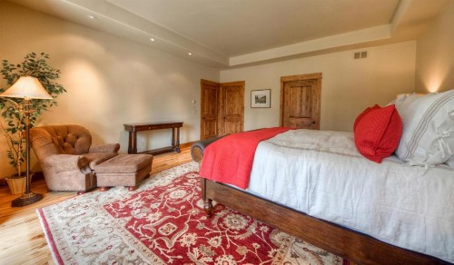 Cowboy Heaven Suites-Unit 2B - image 38