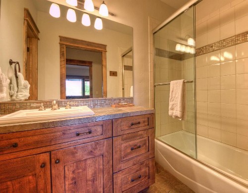 Latigo Lodge - image 30