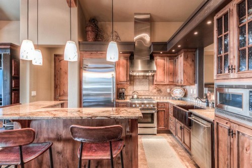 Montana Mountain View Luxury Suite - image 12