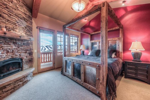 Montana Mountain View Luxury Suite - image 6