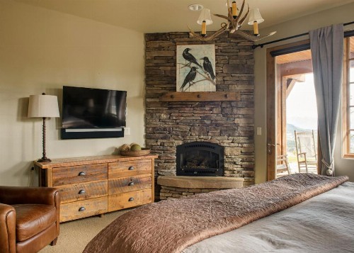 Doc's Holiday Suite - image 12