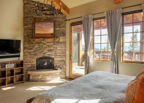 Doc's Holiday Suite - image 3