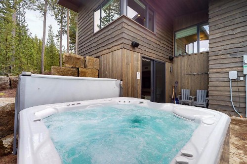 Lake Cabin 9 - image 11