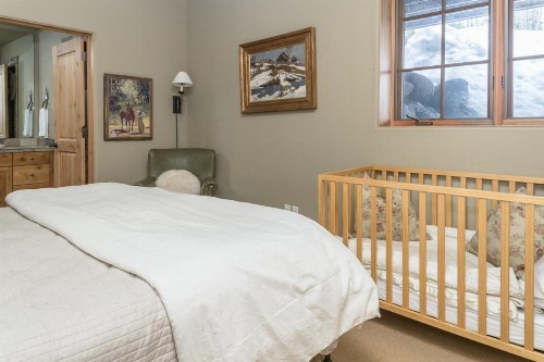 Moonlight Mountain Home | 2 Lower Mountain Road - image 4