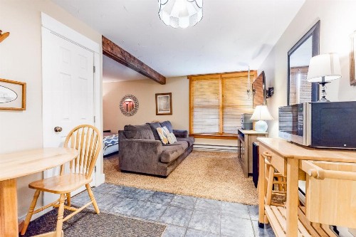 Big Sky Ski Condo - image 10