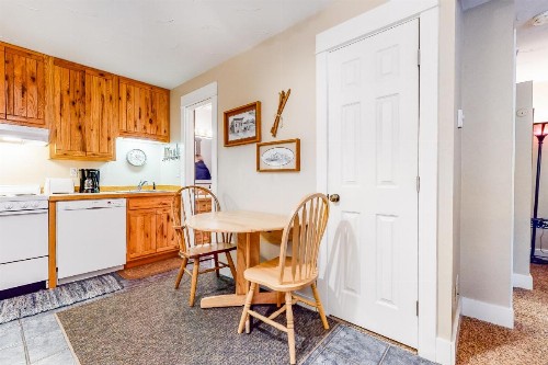 Big Sky Ski Condo - image 8