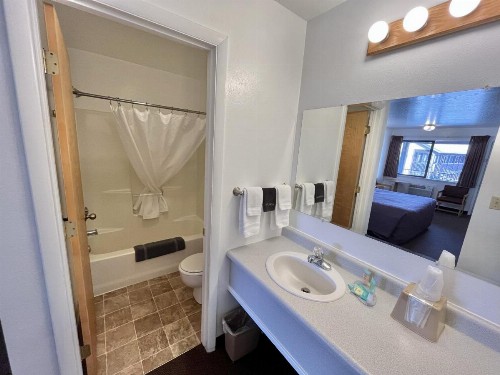 Red Bear Inn - image 22