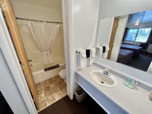 Red Bear Inn - image 29