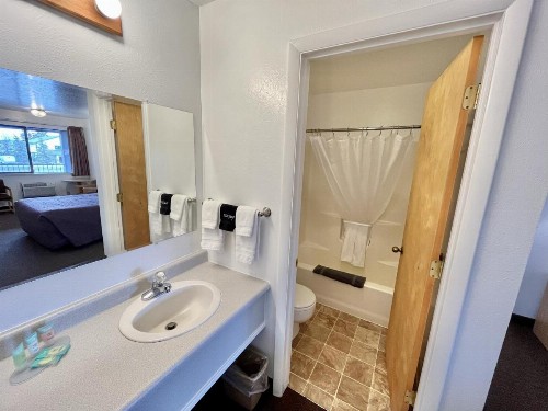 Red Bear Inn - image 38