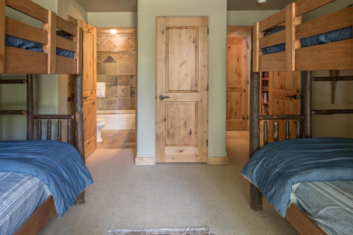 Moonlight Mountain Home 38B Cowboy Heaven - image 6