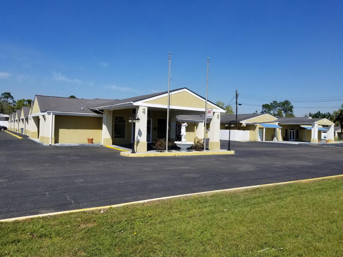 Hilcrest Inn & Suite - image 2