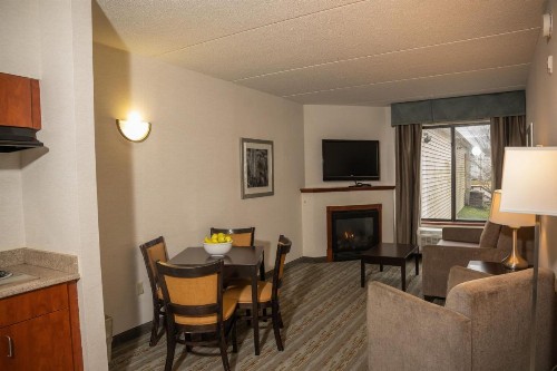 Holiday Inn Express Hotel & Suites Erie-Summit Township an IHG Hotel - image 17