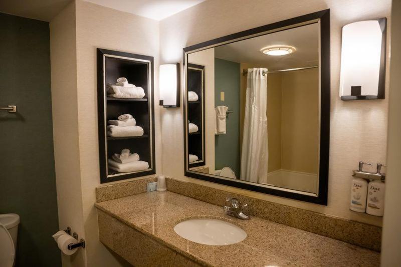 Holiday Inn Express Hotel & Suites Erie-Summit Township an IHG Hotel - image 5