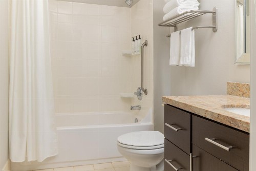 TownePlace Suites by Marriott Erie - image 14