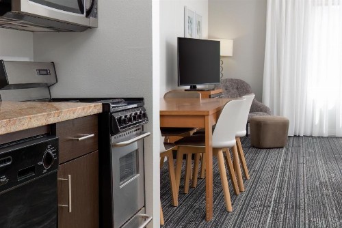 TownePlace Suites by Marriott Erie - image 15