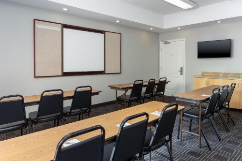 TownePlace Suites by Marriott Erie - image 18