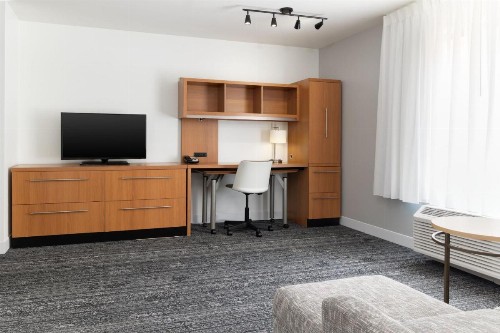 TownePlace Suites by Marriott Erie - image 8