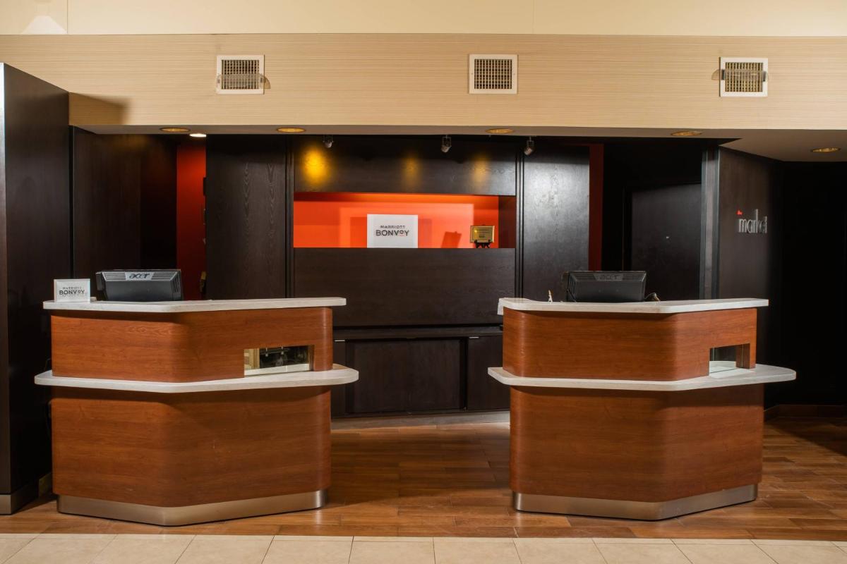 Courtyard by Marriott Erie Ambassador Conference Center - image 2