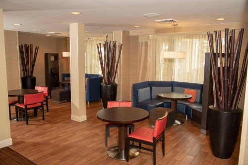 Courtyard by Marriott Erie Ambassador Conference Center - image 22