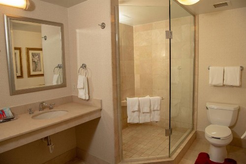 Courtyard by Marriott Erie Ambassador Conference Center - image 27