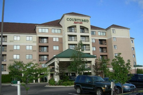 Courtyard by Marriott Erie Ambassador Conference Center - image 3