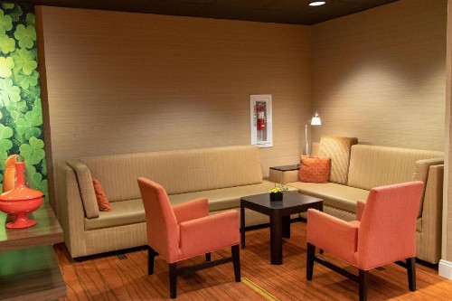 Courtyard by Marriott Erie Ambassador Conference Center - image 4