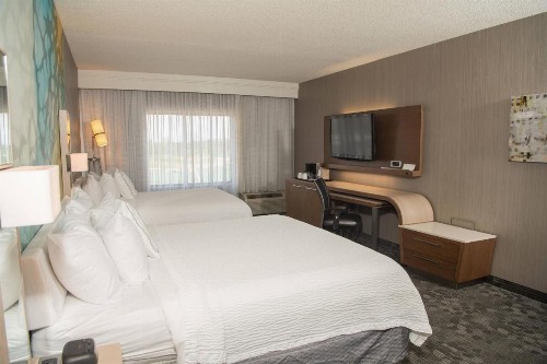 Courtyard by Marriott Erie Ambassador Conference Center - image 6