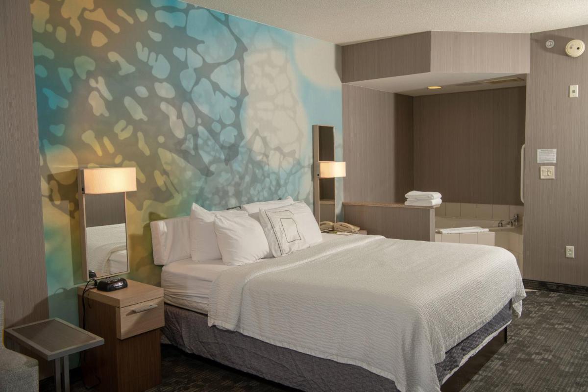 Courtyard by Marriott Erie Ambassador Conference Center - image 7