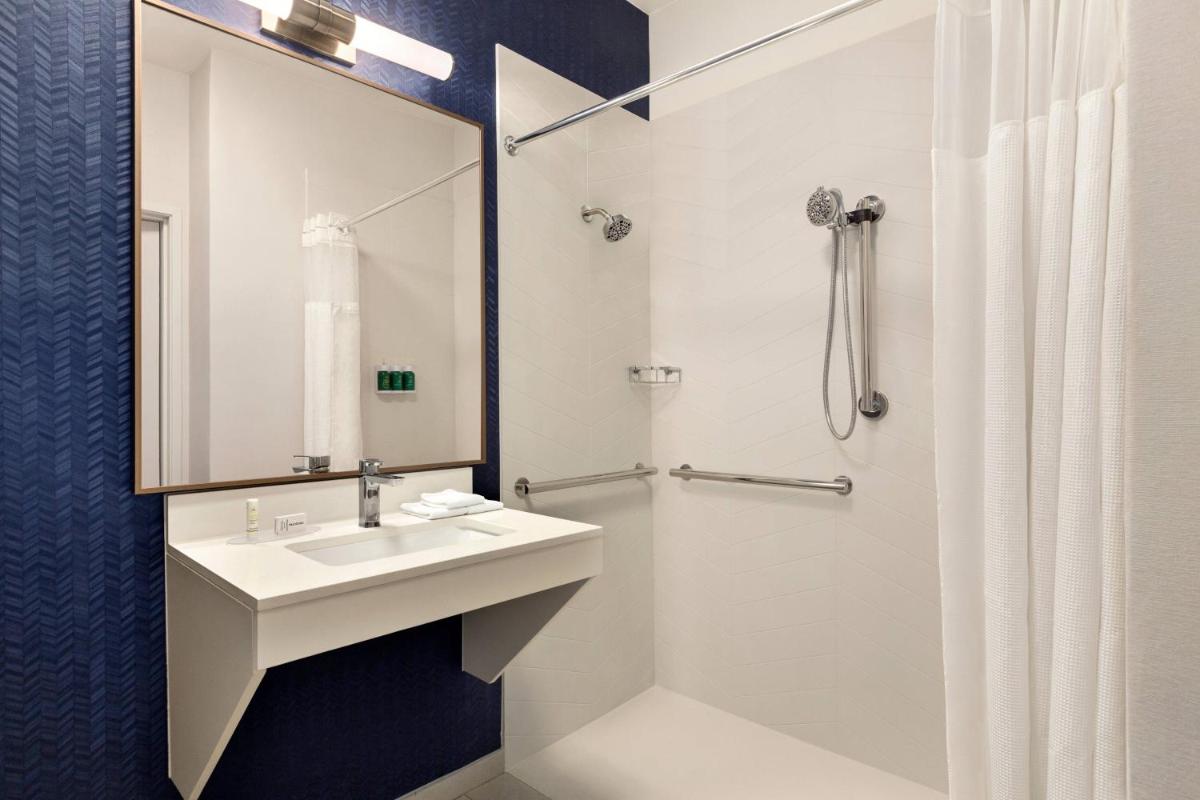 Fairfield Inn Erie - image 6