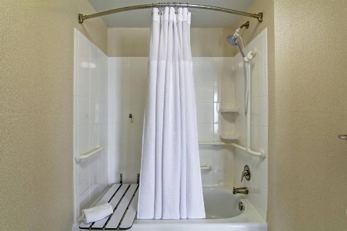 SpringHill Suites Erie - image 17