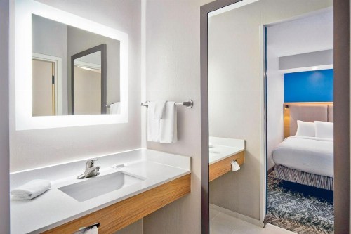 SpringHill Suites Erie - image 38