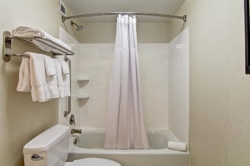 SpringHill Suites Erie - image 4