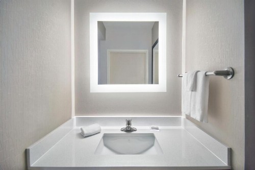 SpringHill Suites Erie - image 7